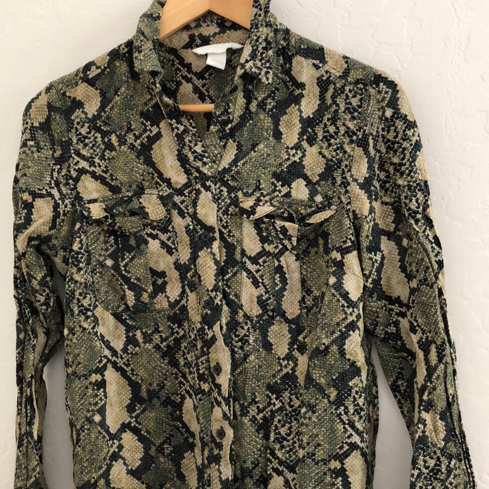 Snake print button down top - Picture 2 of 6